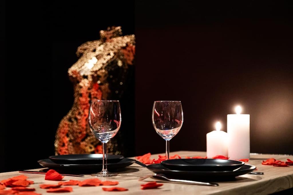 Loveroom O Diable Des Plaisirs Avec Jacuzzi Tourcoing Exterior foto
